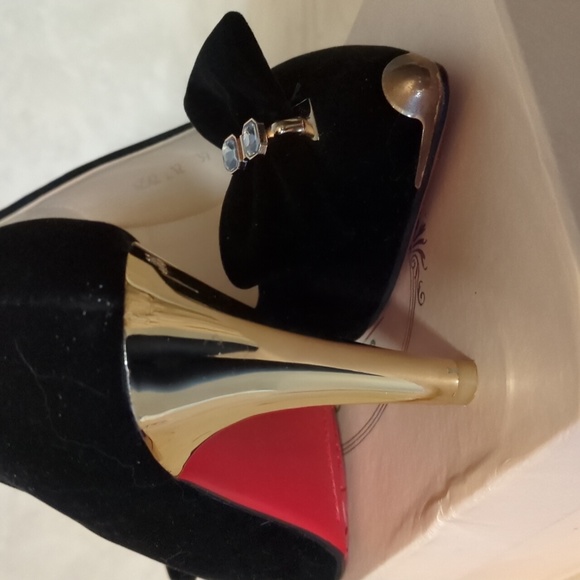 high heel shoe in black suede - Picture 2 of 4